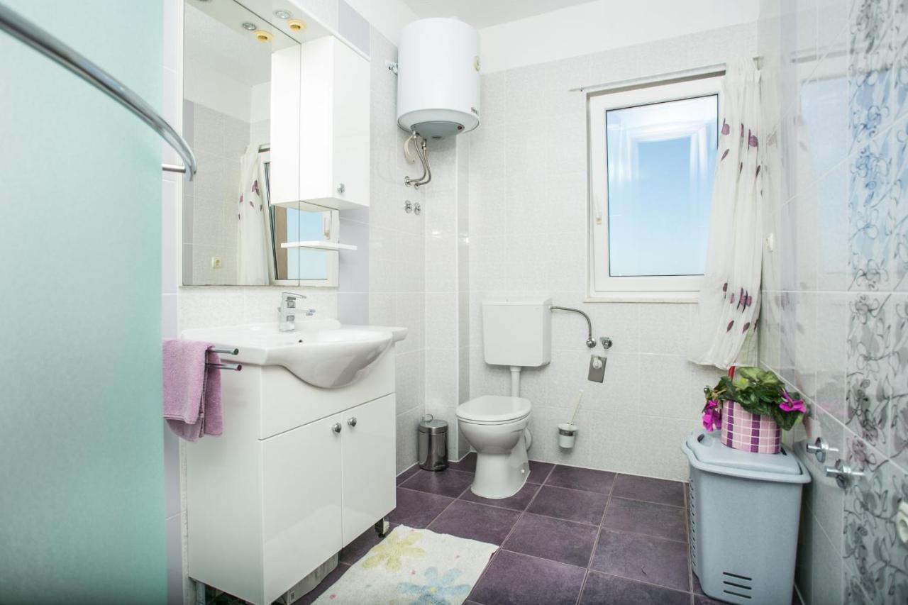 Kaja - Right Next To The Beach Trogir Luaran gambar