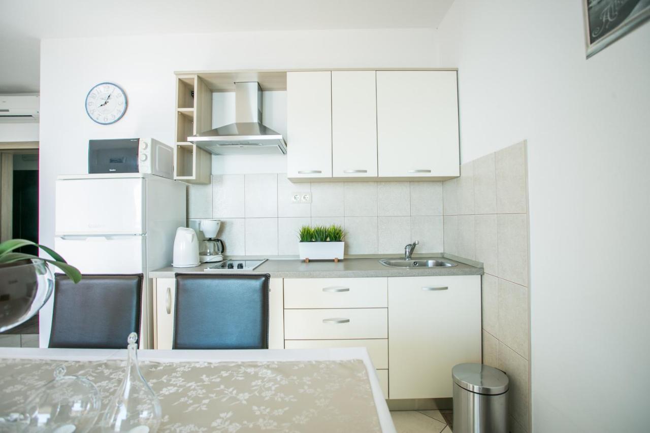 Kaja - Right Next To The Beach Trogir Luaran gambar