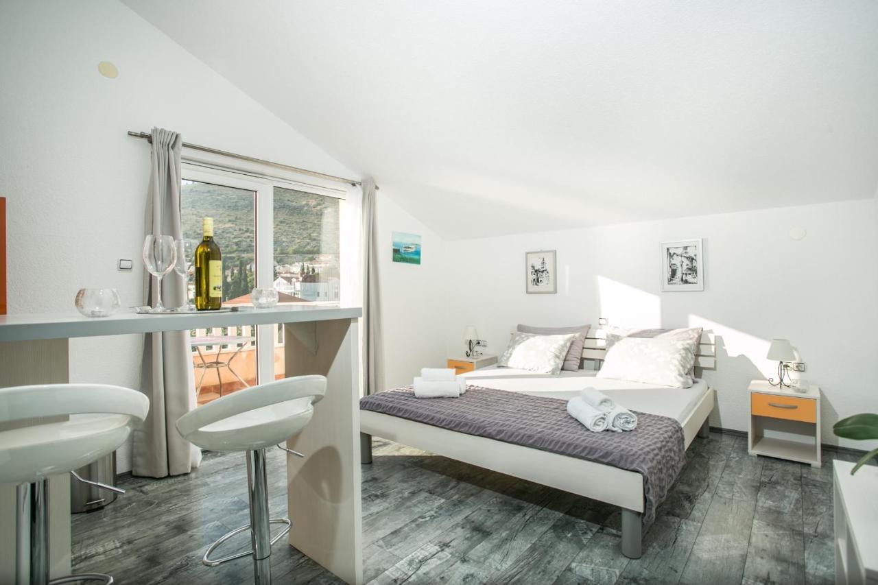 Kaja - Right Next To The Beach Trogir Luaran gambar