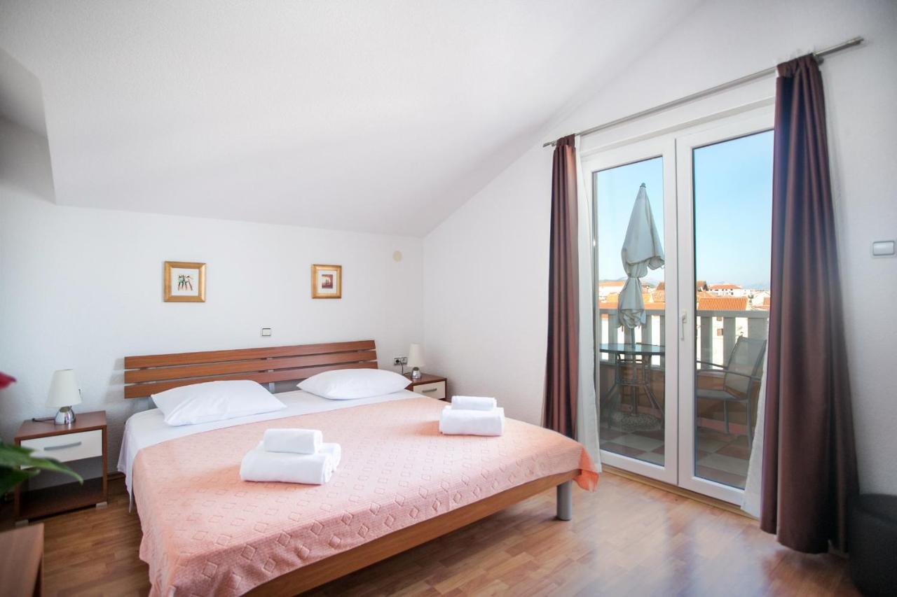 Kaja - Right Next To The Beach Trogir Luaran gambar